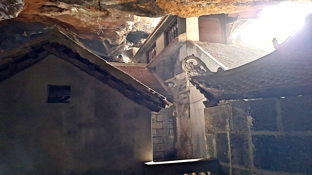 Aufstieg in den Berg hinter der Trung Pagode