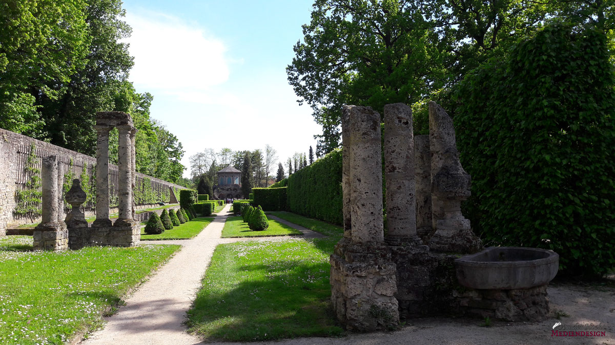 Künstliche Ruinen im Schloßgarten